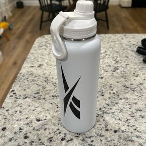 Reebok stainless 40oz cup